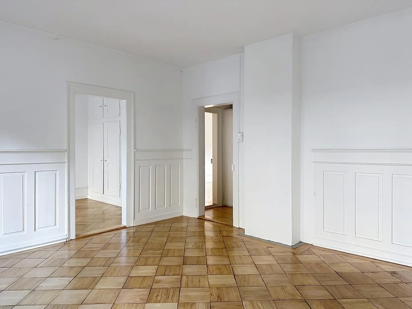 Temporary Old Building Apartments in Zurich Enge - Photo 2 of 8