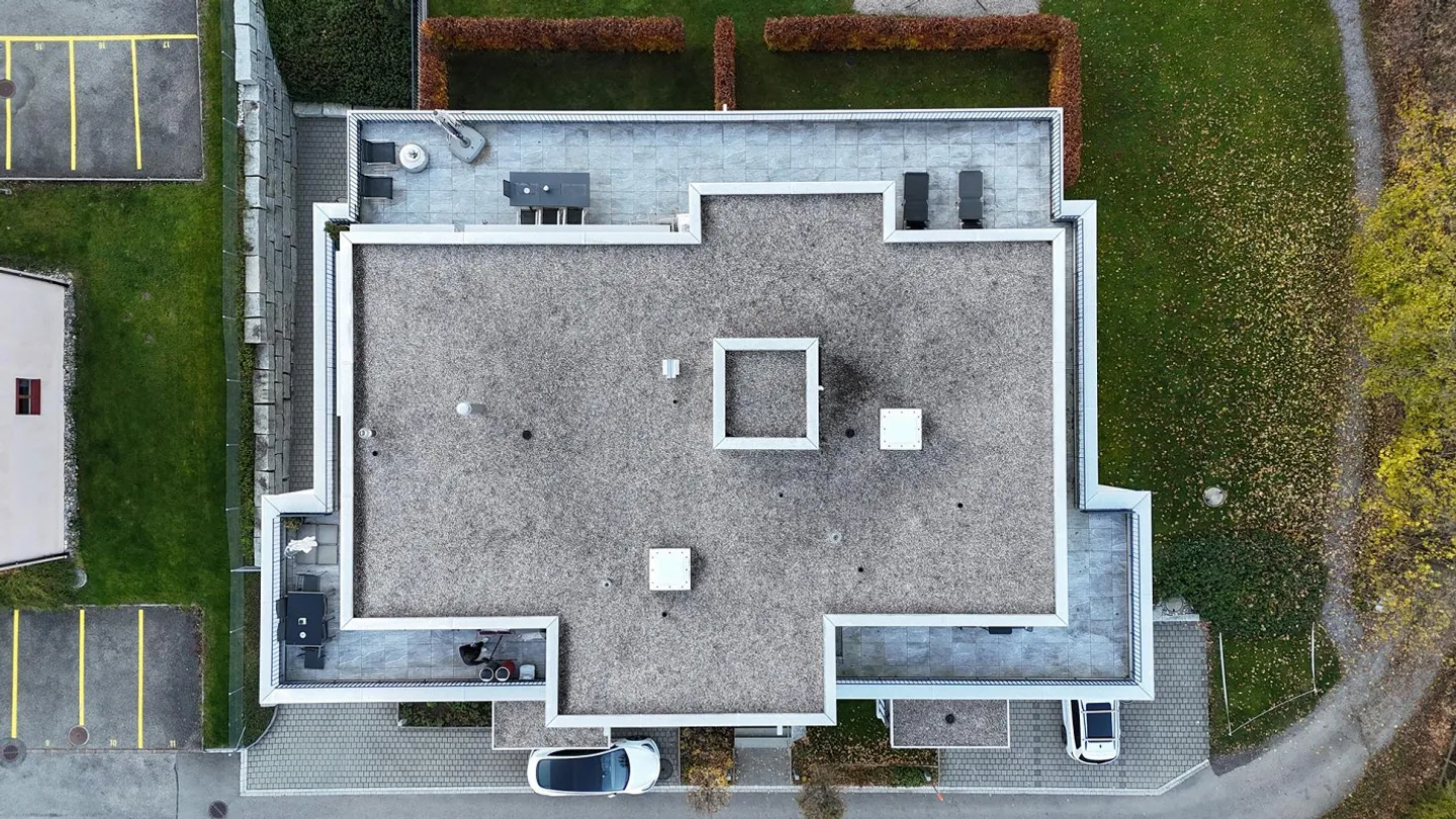 Appartement penthouse moderne de 4,5 pièces avec terrasse spacieuse - Photo 4 sur 5