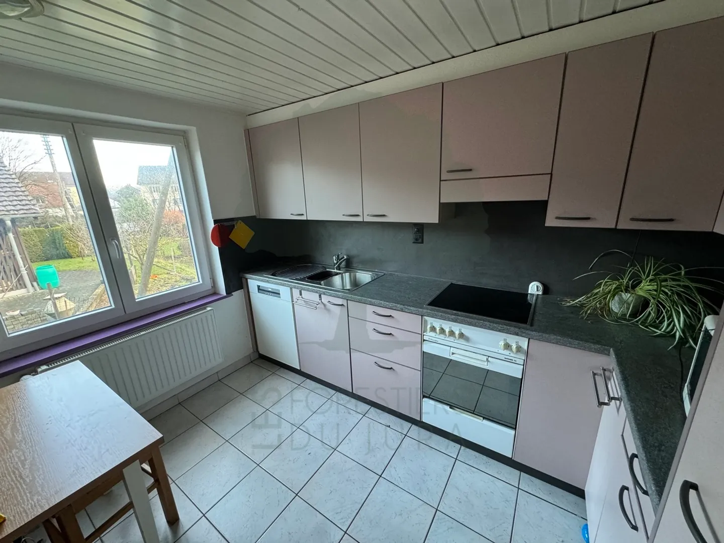 Casa di 4 stanze in un quartiere tranquillo di Porrentruy - Foto 5 di 19
