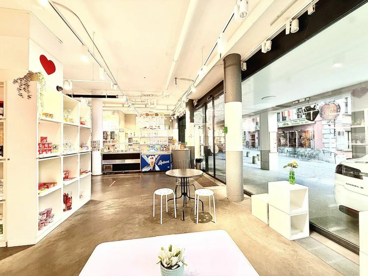 Modern Retail Space in Niederdorf - Photo 3 of 8