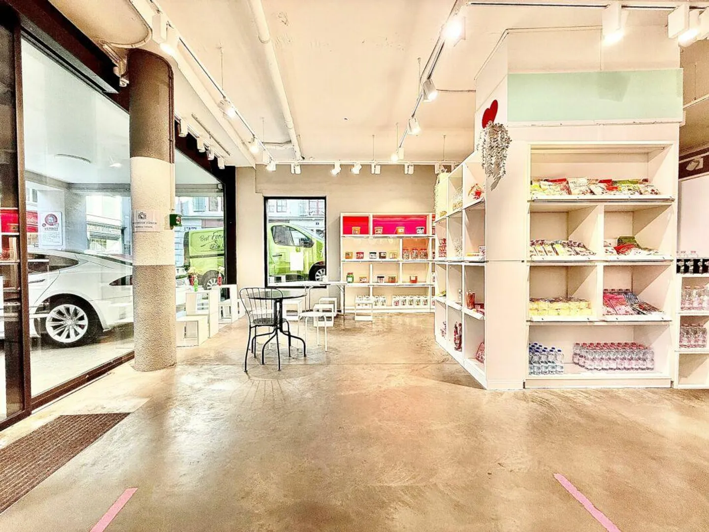 Modern Retail Space in Niederdorf - Photo 4 of 8