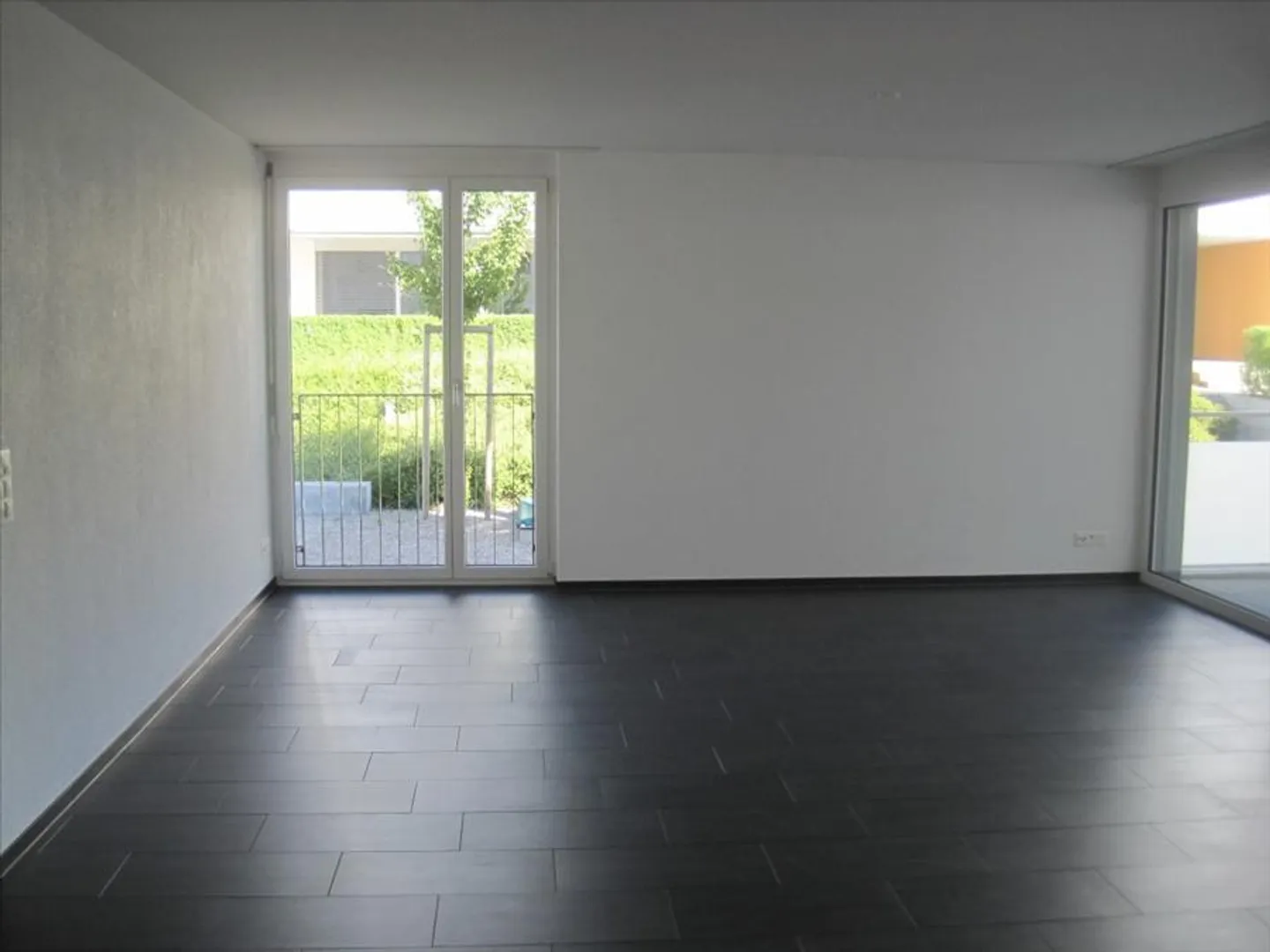 Stylish living & relaxing! - Photo 3 of 9