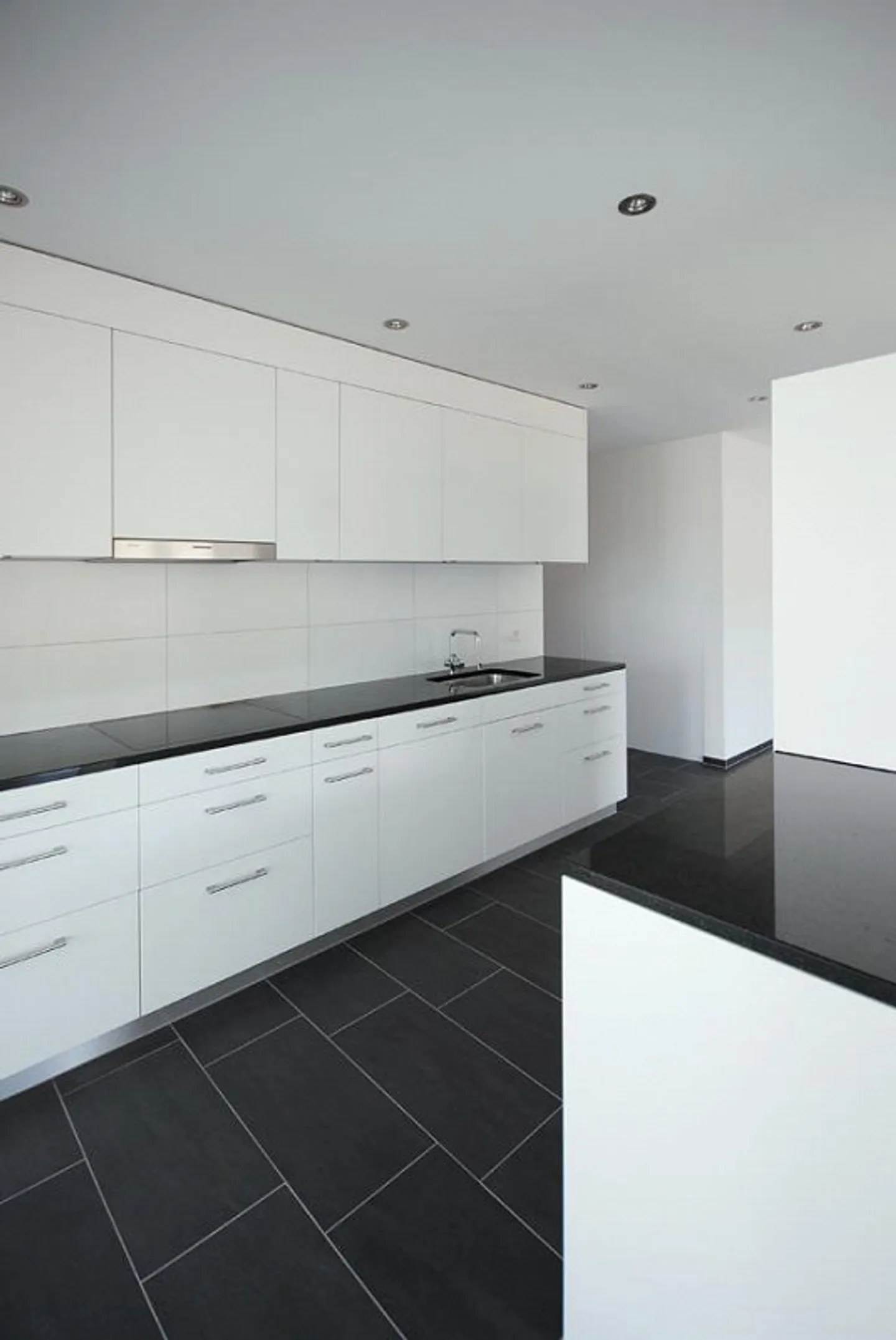 Stylish living & relaxing! - Photo 4 of 9