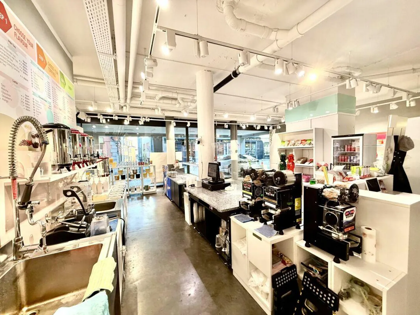 Modern Retail Space in Niederdorf - Photo 6 of 8