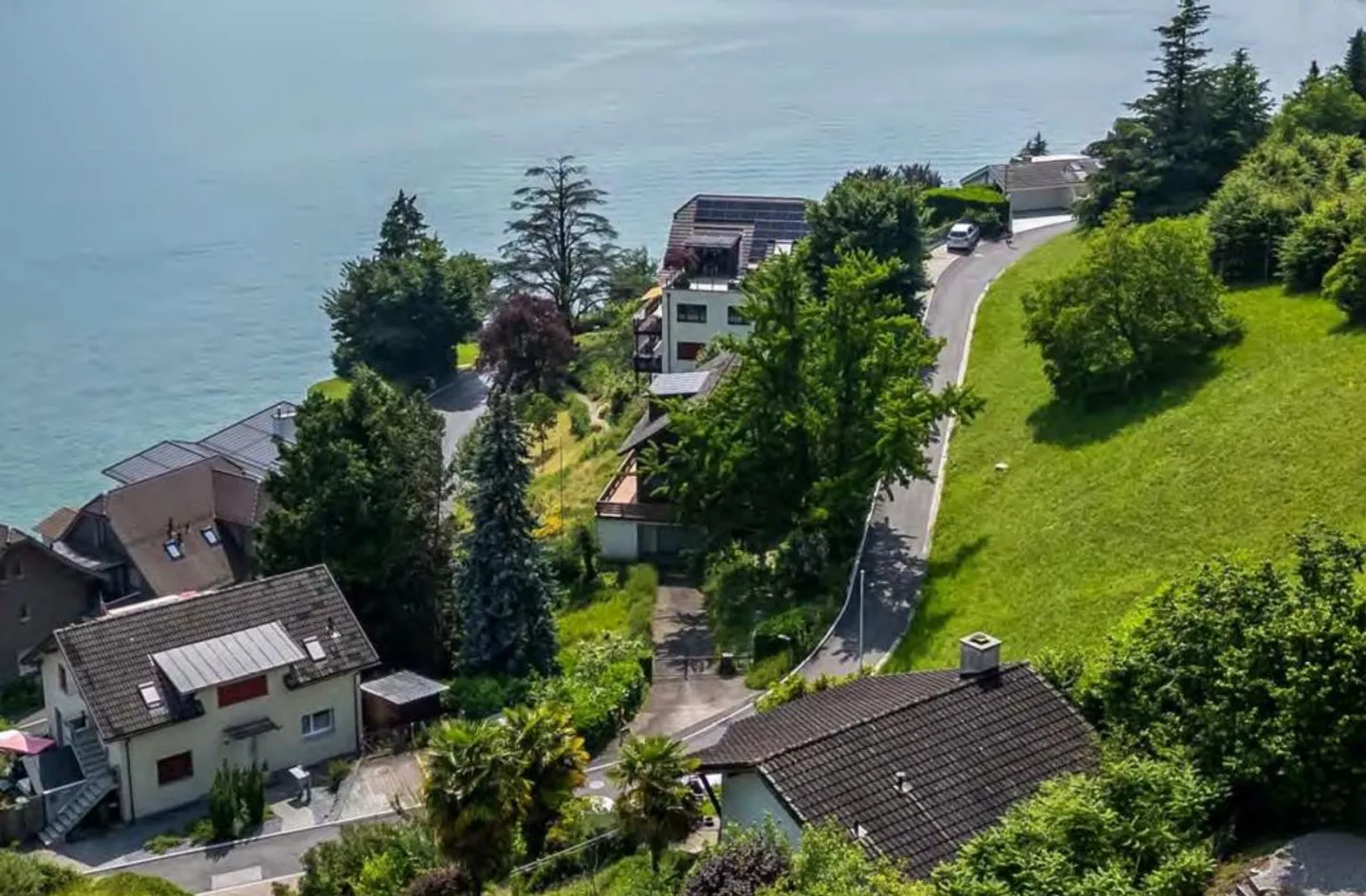 Charming single-family home with mountain and lake views and spacious garden - Photo 9 of 9