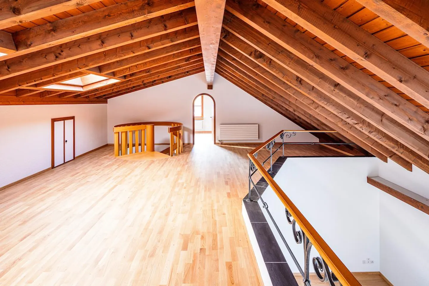 Appartement en penthouse de 5,5 pièces - Photo 2 sur 9