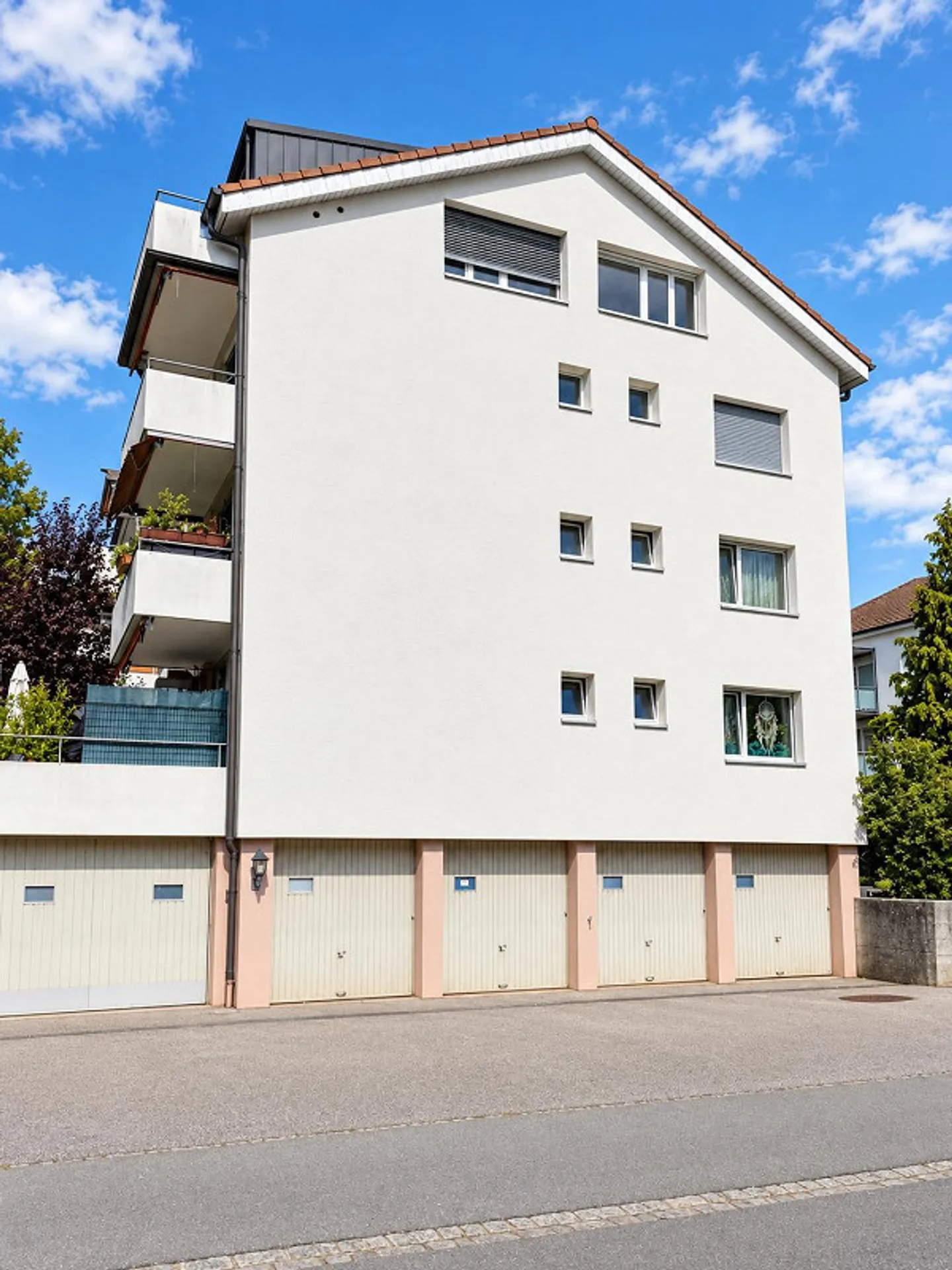 Bright 4-room apartment with balcony in Bettlach for rent! - Photo 2 of 12