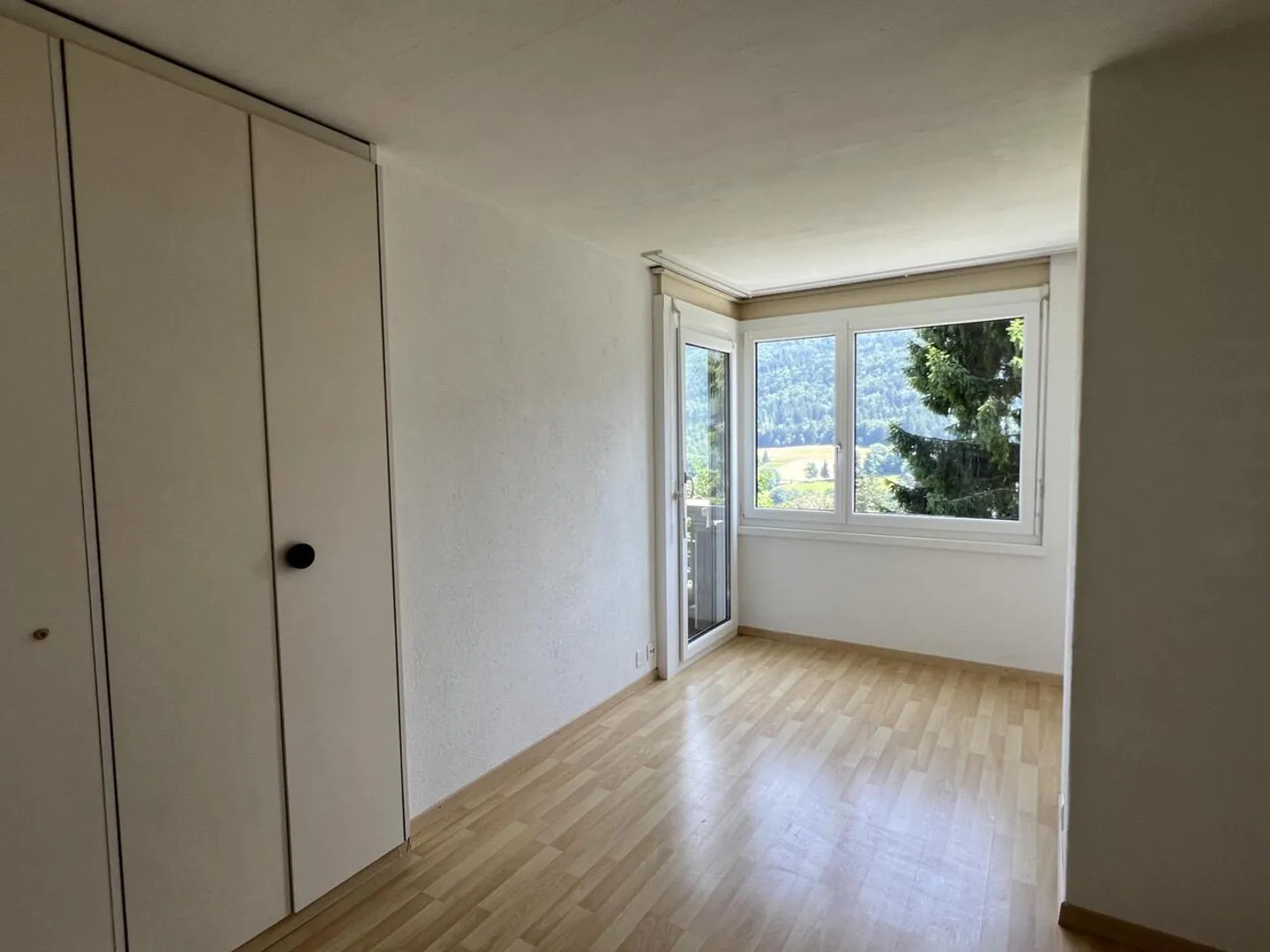 Le calme, la vue, la lumière : votre futur chez-vous à Saint-Imier - Photo 6 sur 13