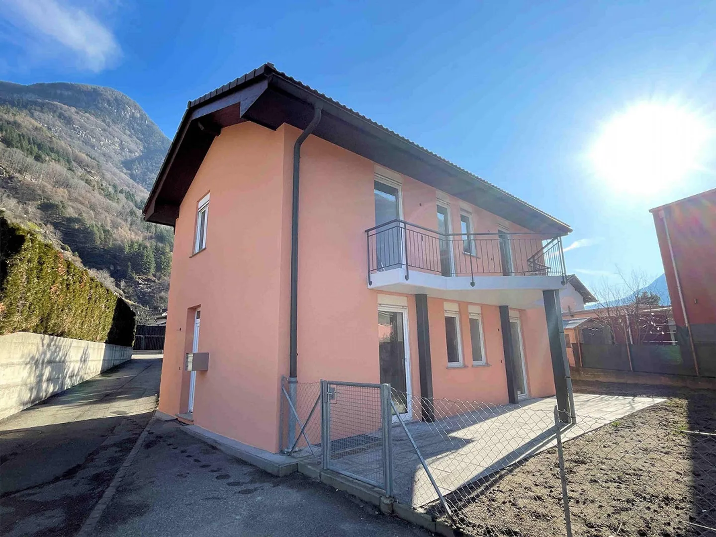 Completely renovated country house with beautiful flat garden - Photo 2 of 17