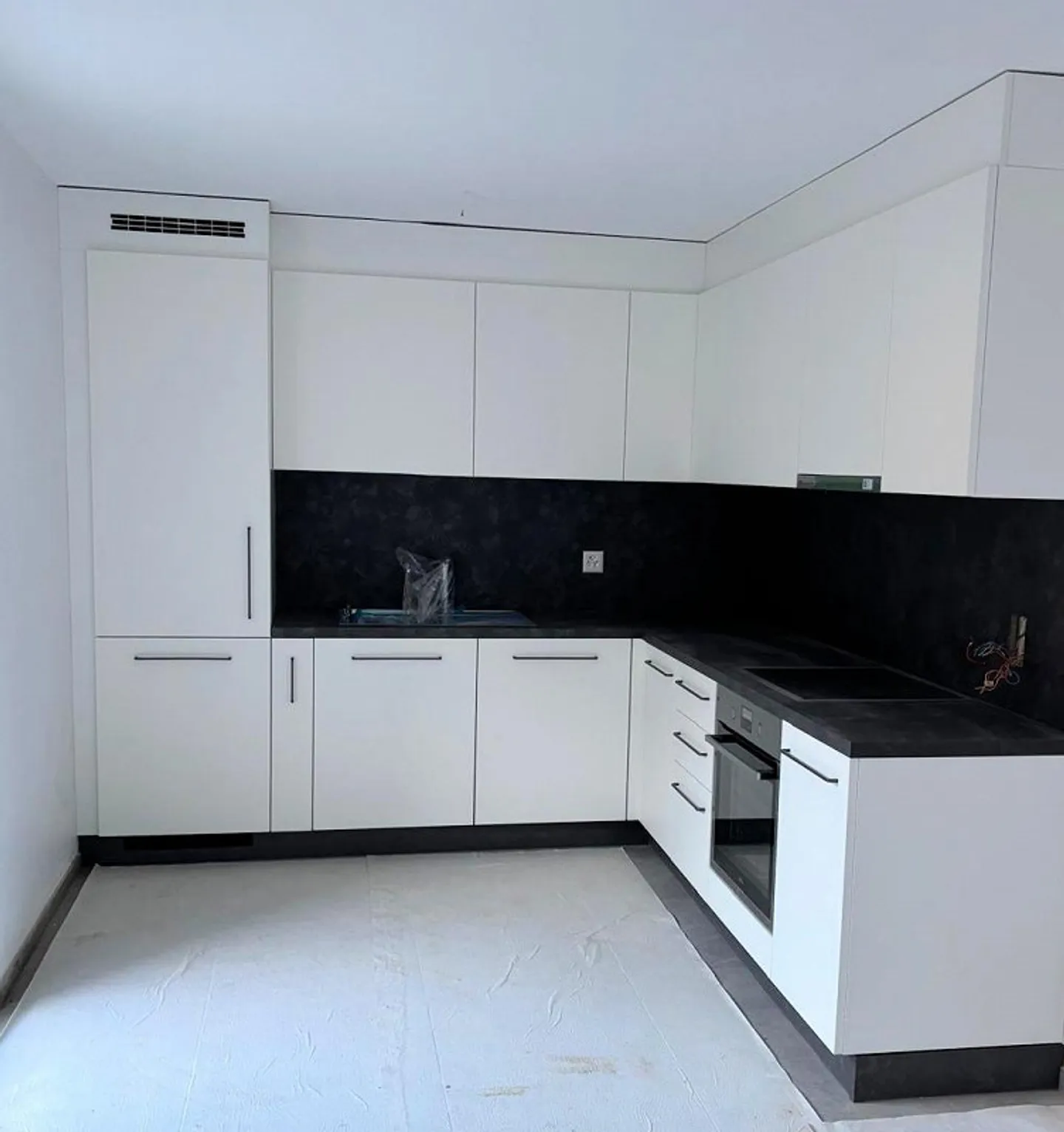 Completely renovated country house with beautiful flat garden - Photo 9 of 17