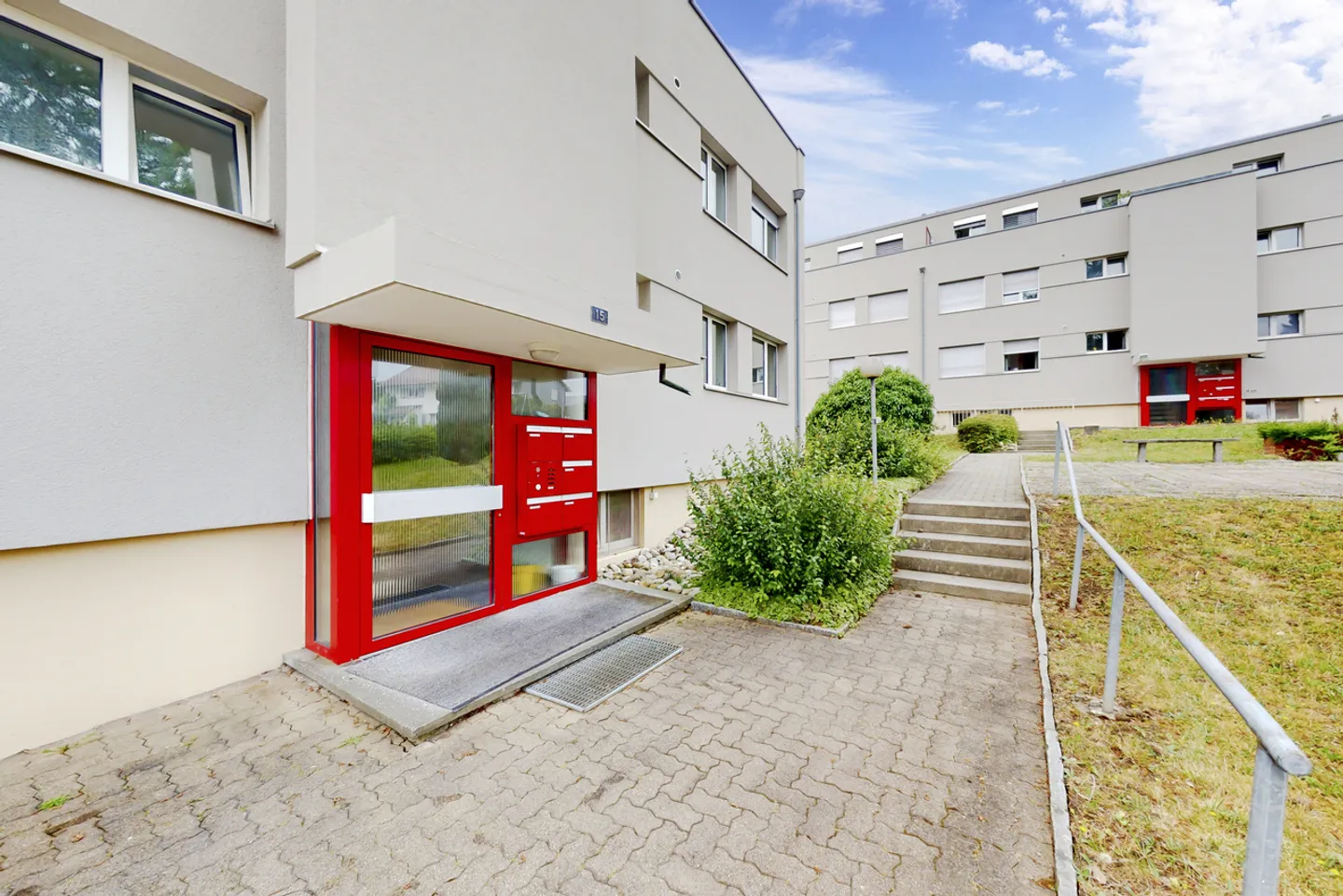 Charmant appartement à la recherche de charmants locataires! - Photo 1 sur 8