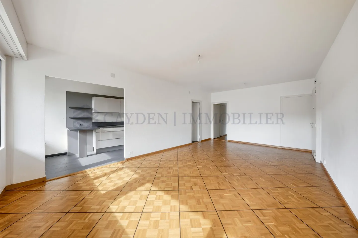 Exclusivité !! Appartement agréable de 5 pièces avec passage - Photo 4 sur 5