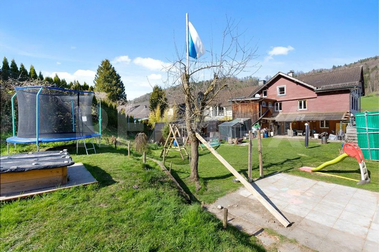Casa bifamiliare di 9 stanze con grande potenziale, bel giardino a un prezzo imbattibile! - Foto 2 di 10