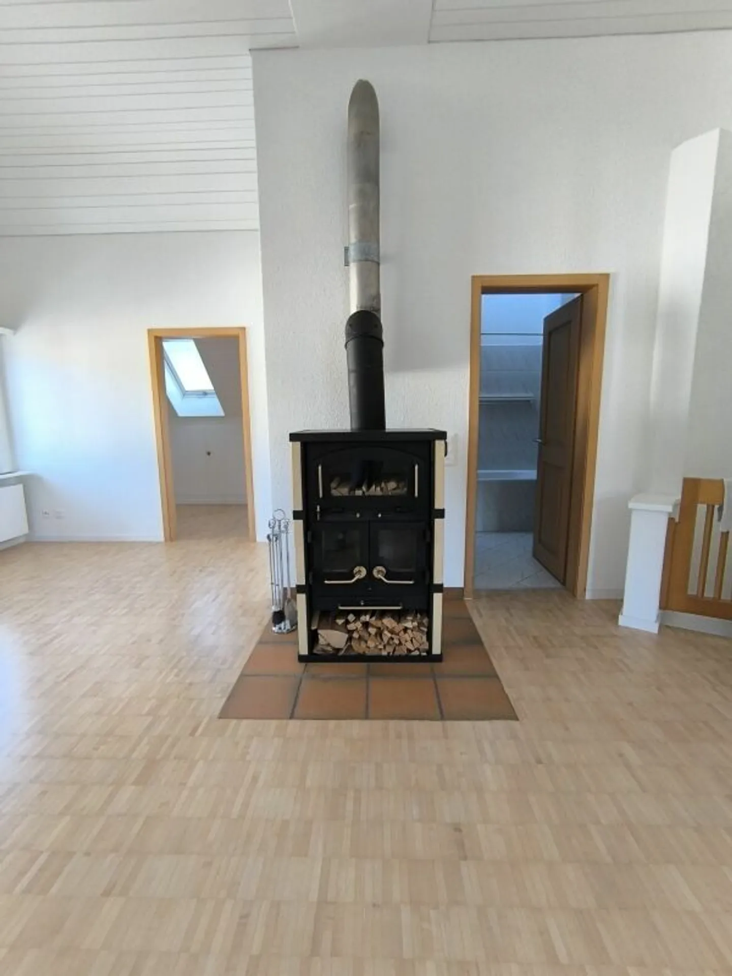 One month rent free - Attractive 4.5-room maisonette apartment in the village center of Oberuzwil - Photo 3 of 10