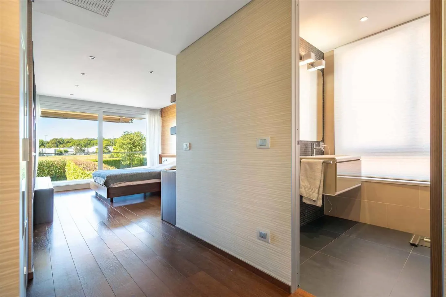 Magnifico immobile con piscina e vista panoramica sul lago - Foto 11 di 13