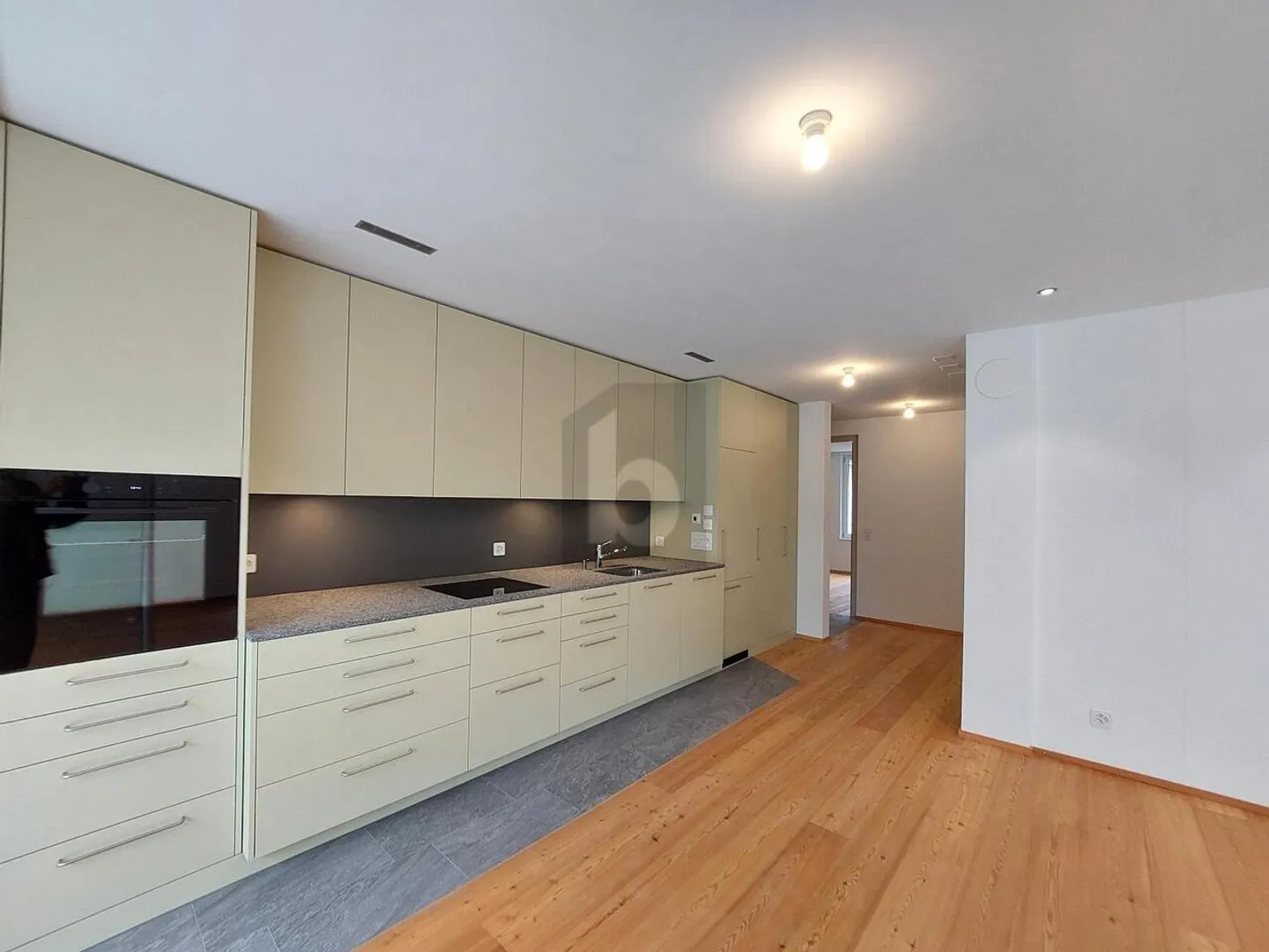 Helles Apartment mit Bergsicht - Foto 3 von 6