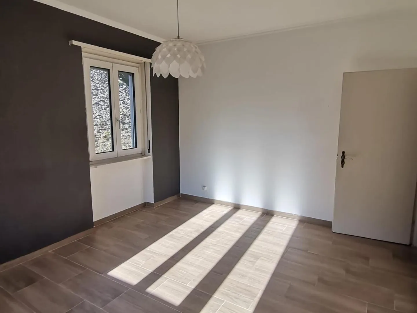 4 1/2-Zimmer-Wohnung mit 2 Garagen - Foto 3 von 13