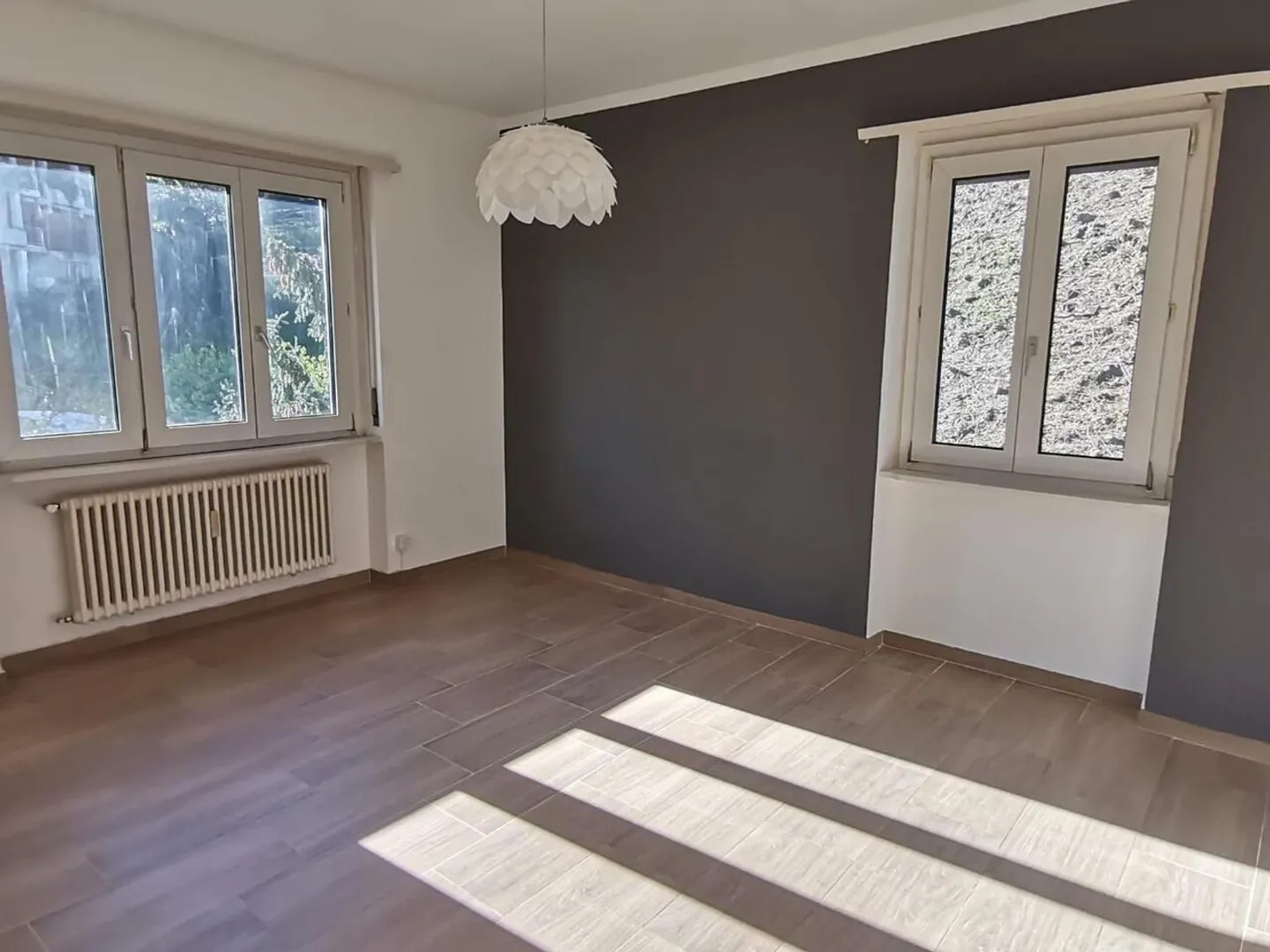 4 1/2-Zimmer-Wohnung mit 2 Garagen - Foto 4 von 13