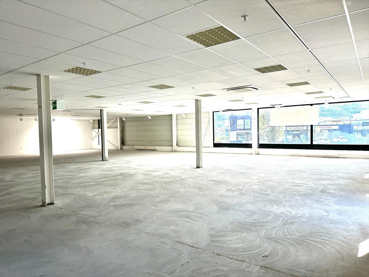 Espaces commerciaux bruts - modulables - Photo 1 sur 6