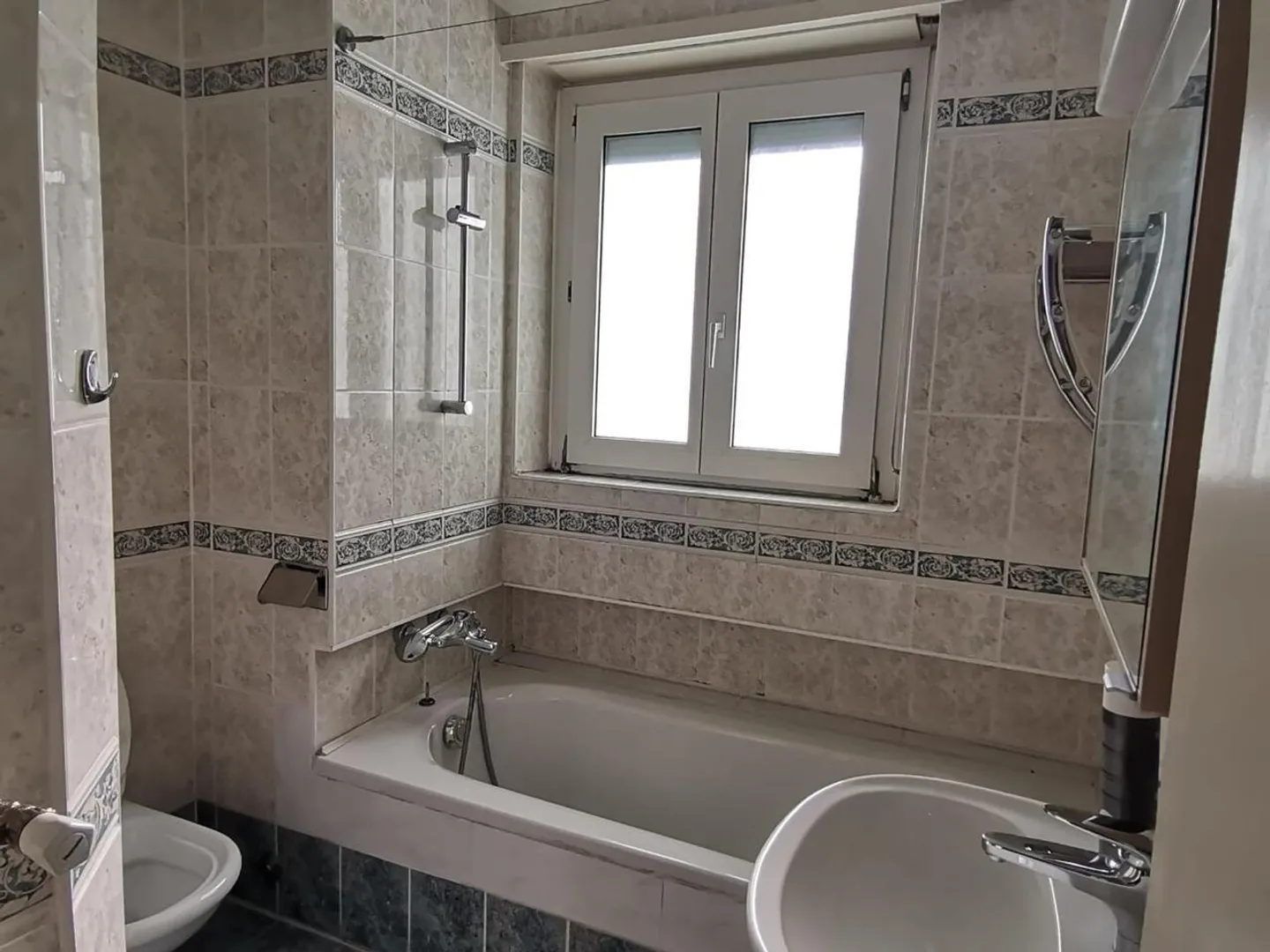 4 1/2-Zimmer-Wohnung mit 2 Garagen - Foto 12 von 13