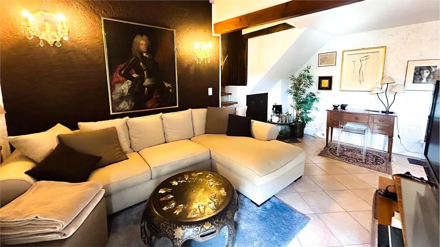 MAISON CARACTÉRISTIQUE AVEC PISCINE ET JARDIN - Photo 5 sur 13