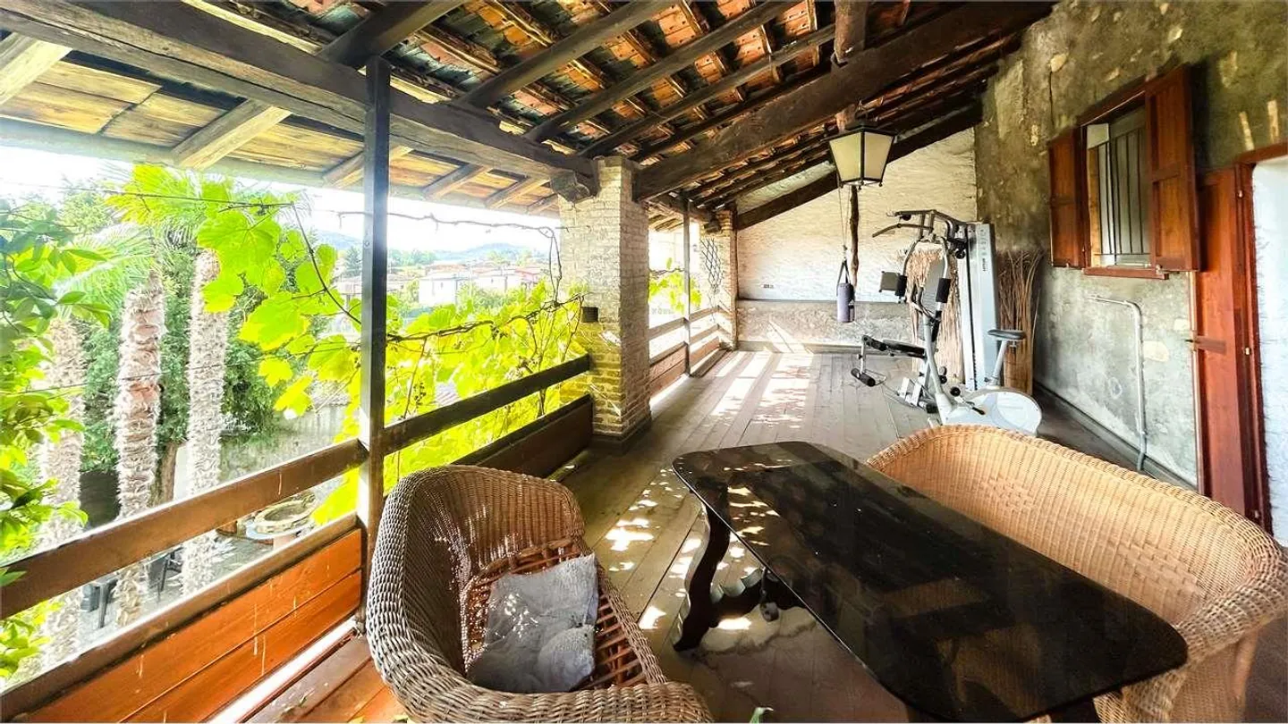 MAISON CARACTÉRISTIQUE AVEC PISCINE ET JARDIN - Photo 8 sur 13