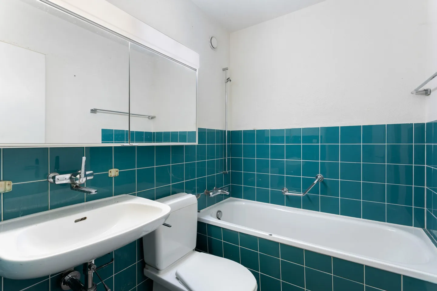 Cozy Living in an Ideal Location - Photo 5 of 7