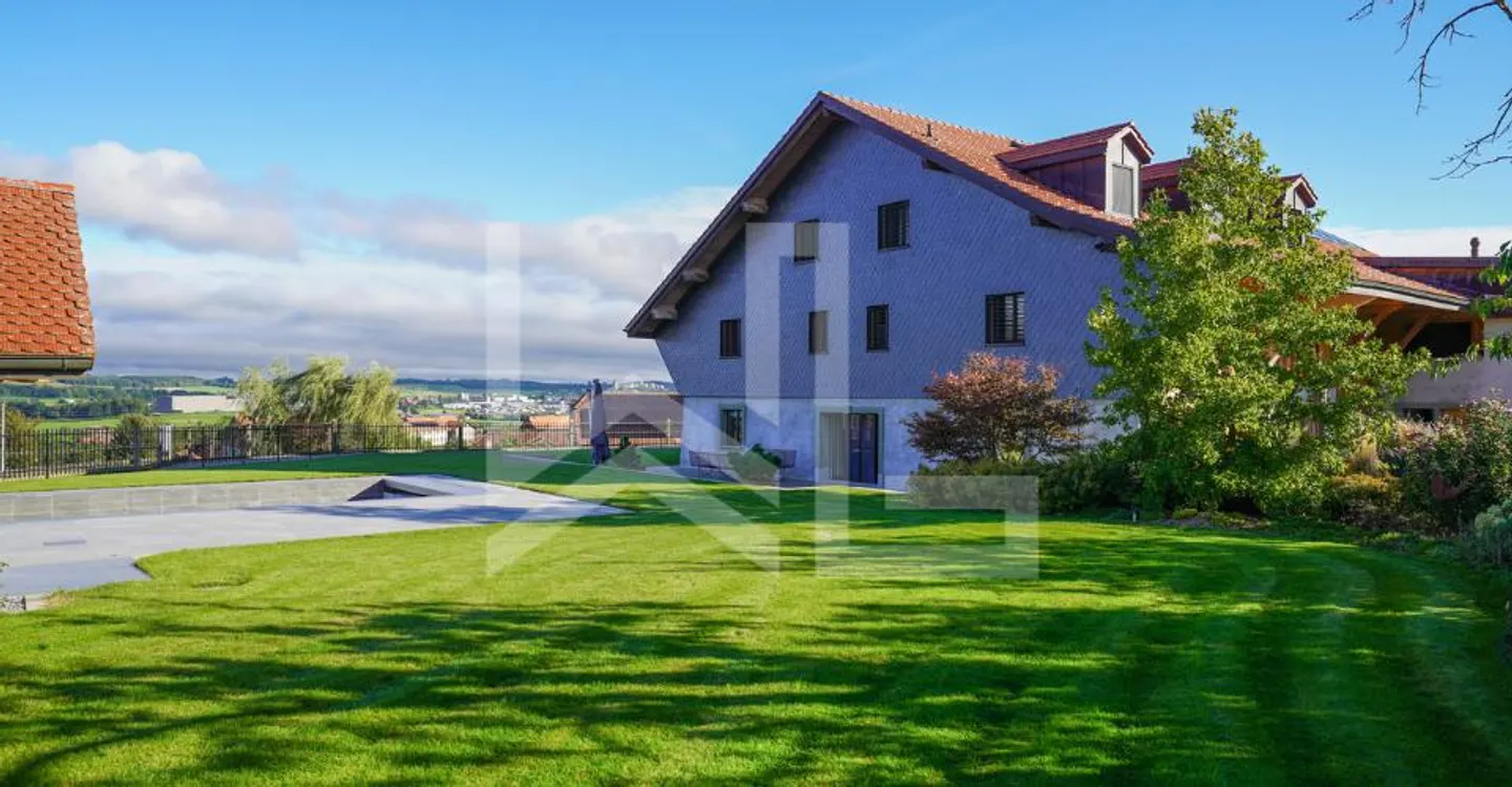 Magnificent equestrian property consisting of 3 dwellings - Photo 4 of 6