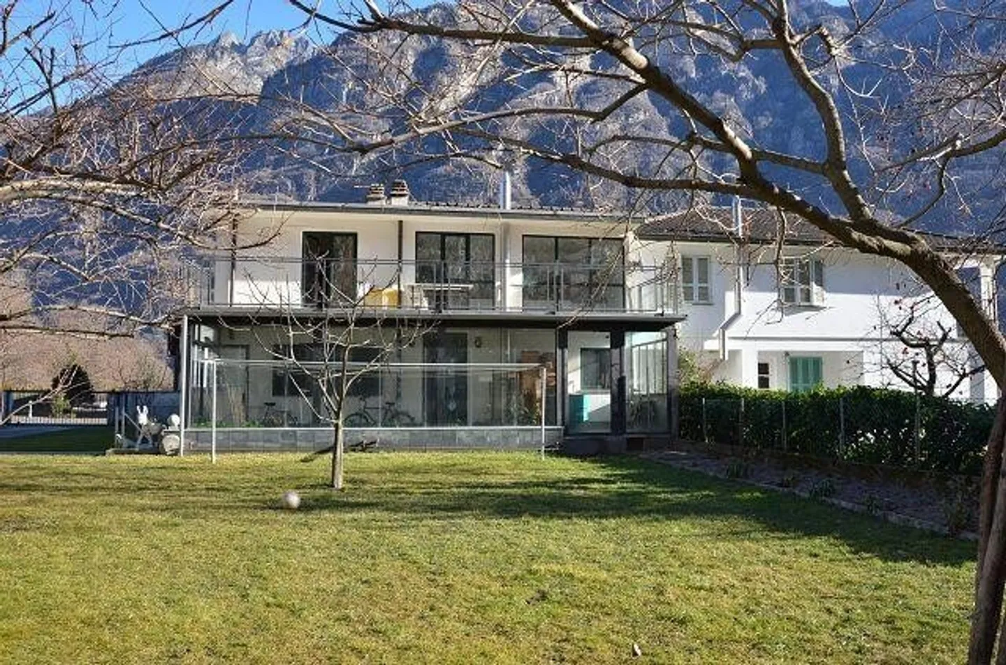 Semi-detached villa with large garden, terrace and large garage, sol... - Photo 2 of 13