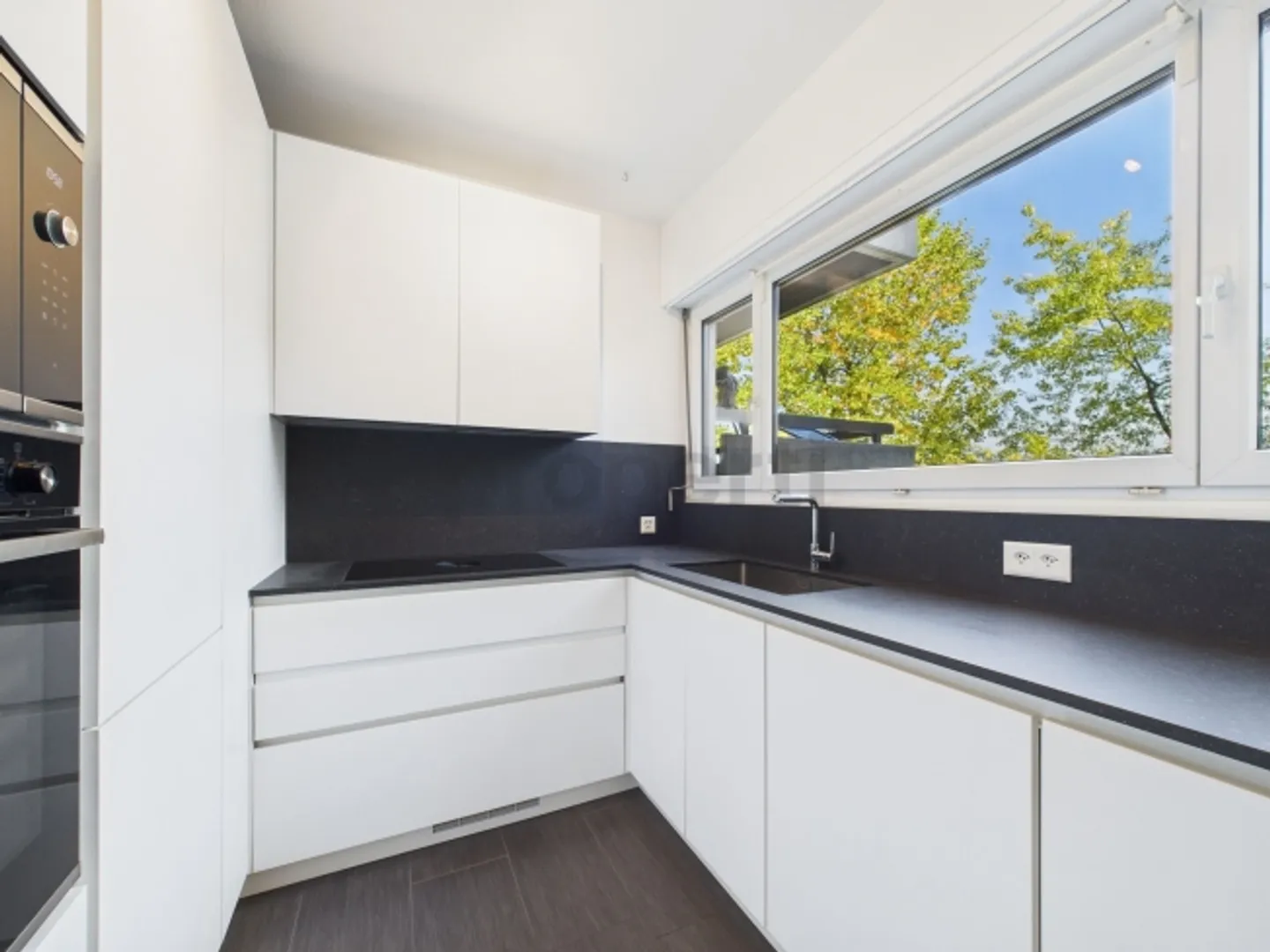 Appartement Élégant avec Vue sur le Lac - Photo 2 sur 13