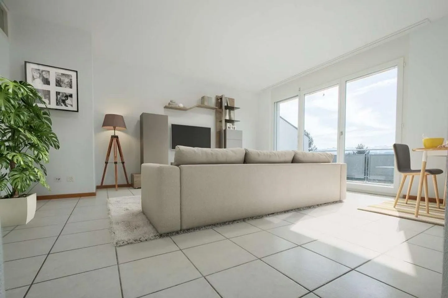 Luminoso appartamento di 3,5 stanze con grande terrazza - Foto 3 di 7