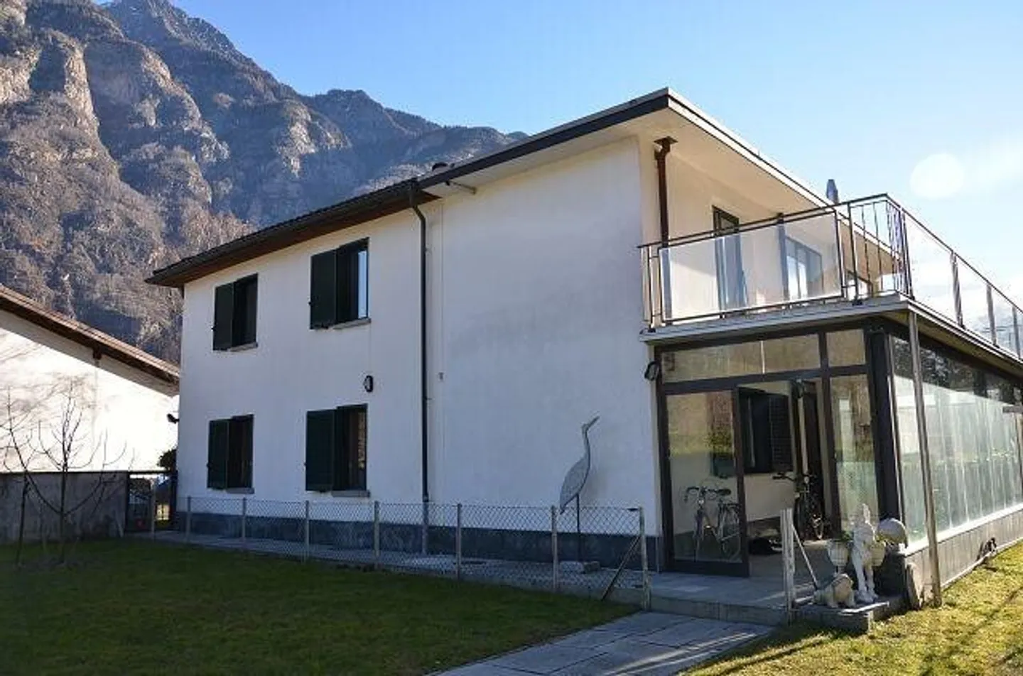 Semi-detached villa with large garden, terrace and large garage, sol... - Photo 3 of 13