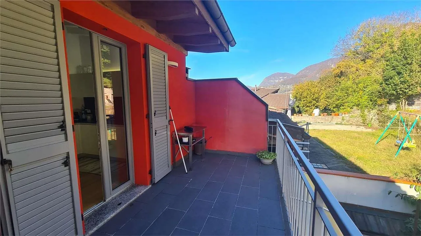 Duplex Elegante con Vista Lago - Foto 5 di 9