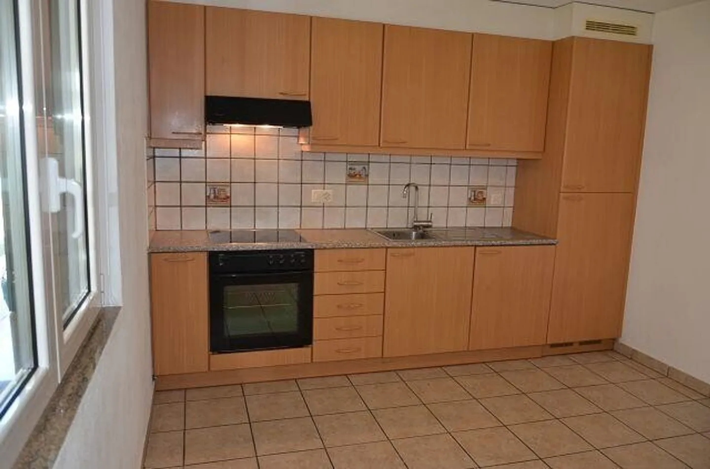 Semi-detached villa with large garden, terrace and large garage, sol... - Photo 8 of 13