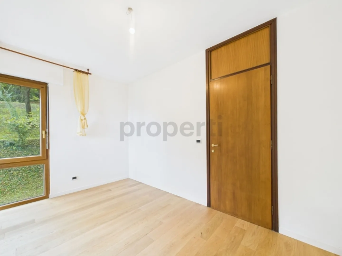 Appartement Élégant avec Vue sur le Lac - Photo 4 sur 13