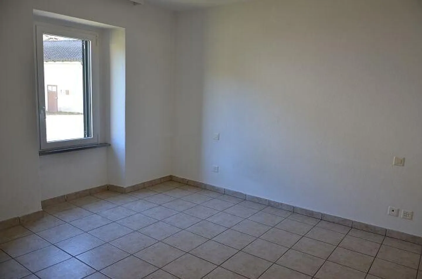 Semi-detached villa with large garden, terrace and large garage, sol... - Photo 11 of 13
