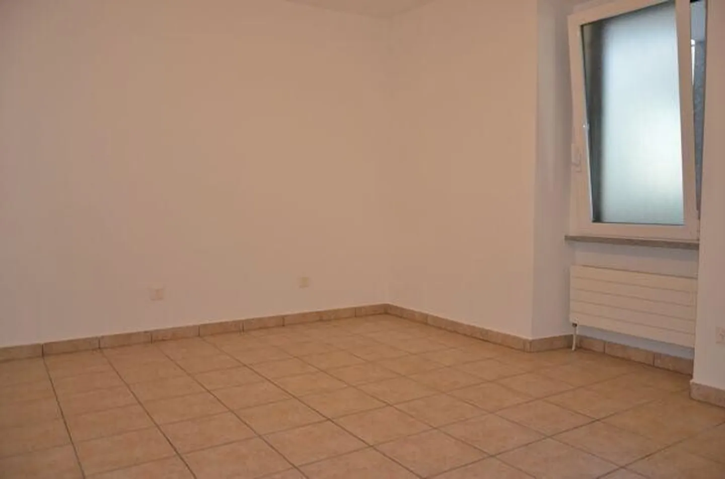 Semi-detached villa with large garden, terrace and large garage, sol... - Photo 12 of 13