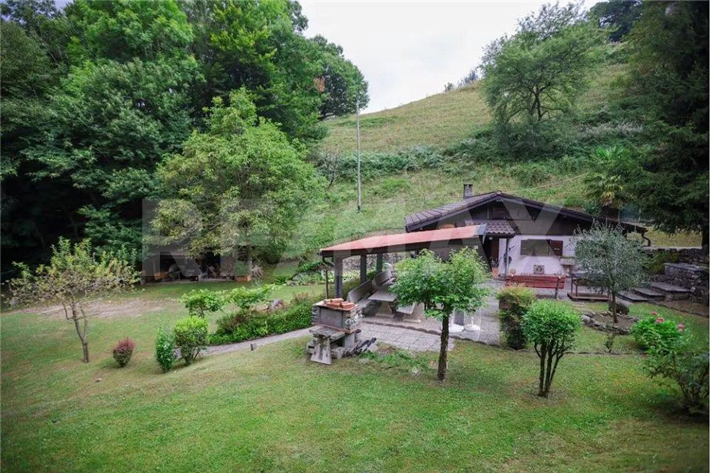 A Unique Ticino Jewel with Private Access – Nestled in Nature - Photo 4 of 13