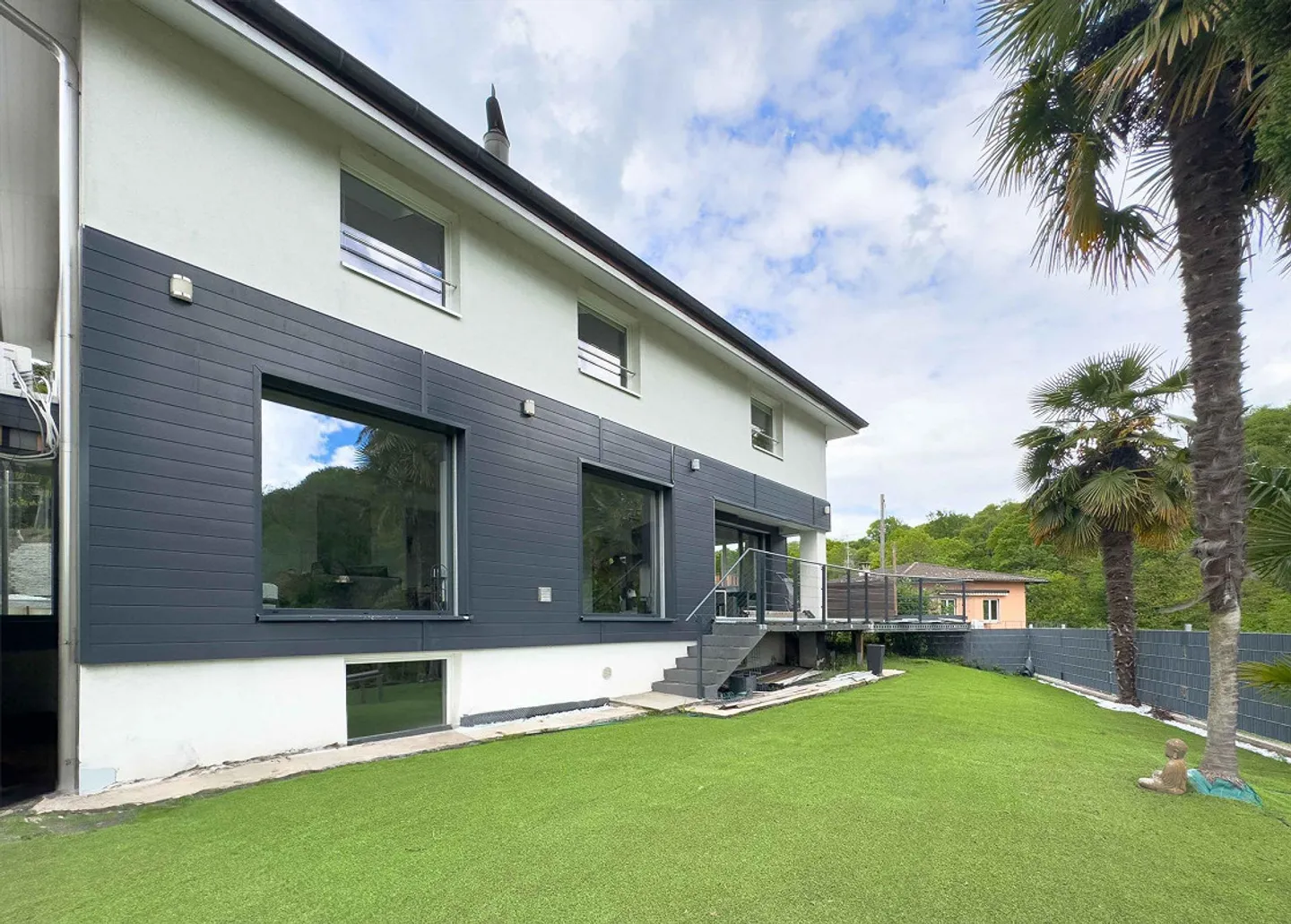 Grande villa con piscina e giardino vicino al lago - Foto 4 di 11