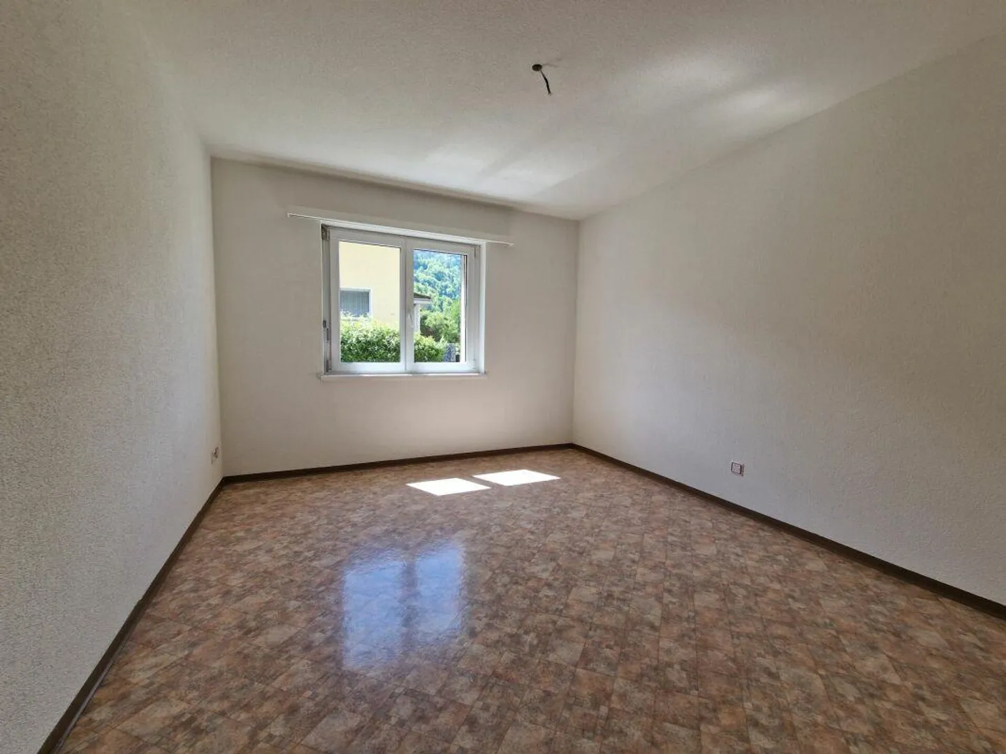 Ampia casa unifamiliare di 6,5 stanze con molto spazio esterno - Foto 5 di 16
