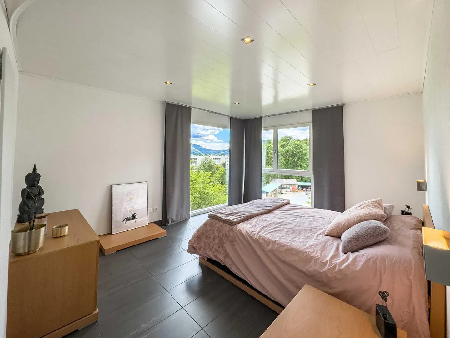 Grande villa con piscina e giardino vicino al lago - Foto 6 di 11