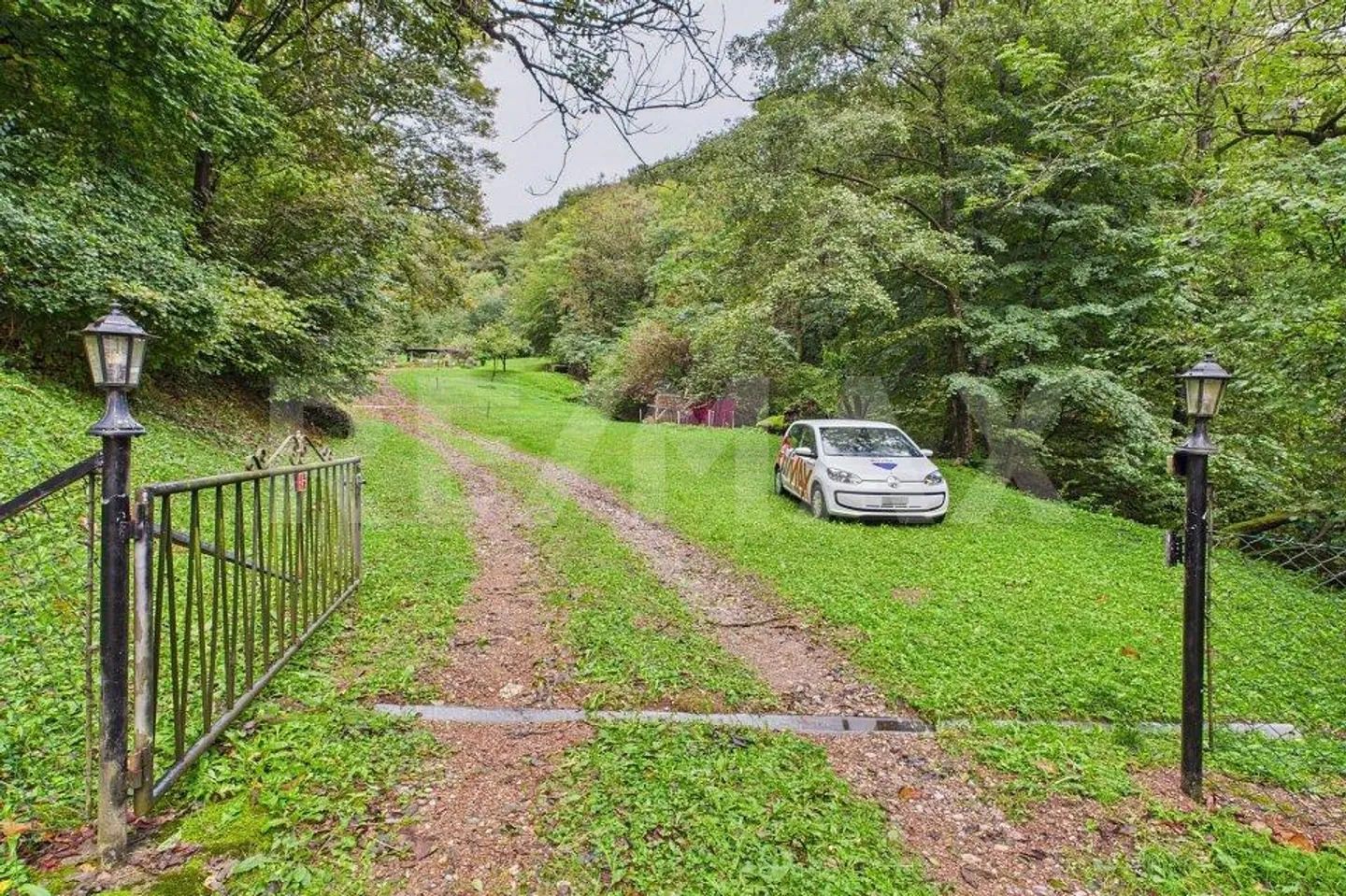 A Unique Ticino Jewel with Private Access – Nestled in Nature - Photo 7 of 13