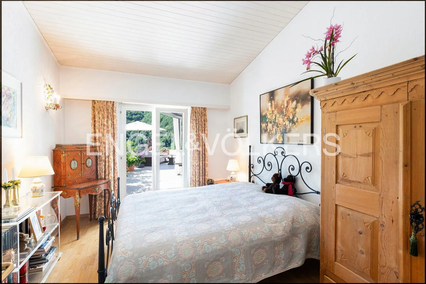 Classic Elegance in the Green - Photo 7 of 13