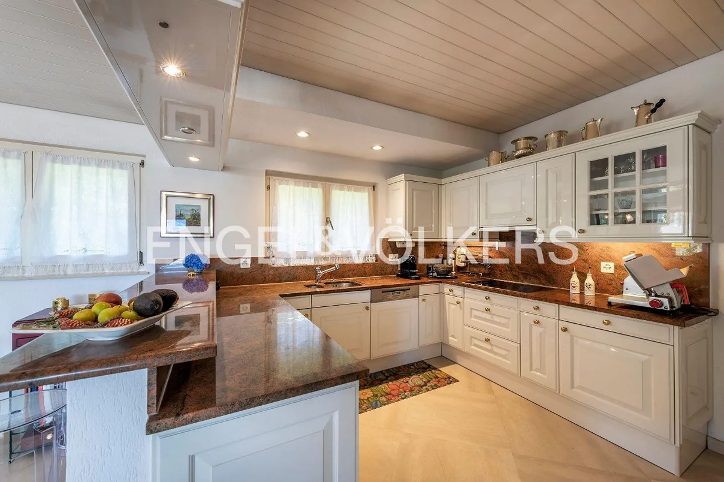 Classic Elegance in the Green - Photo 6 of 13