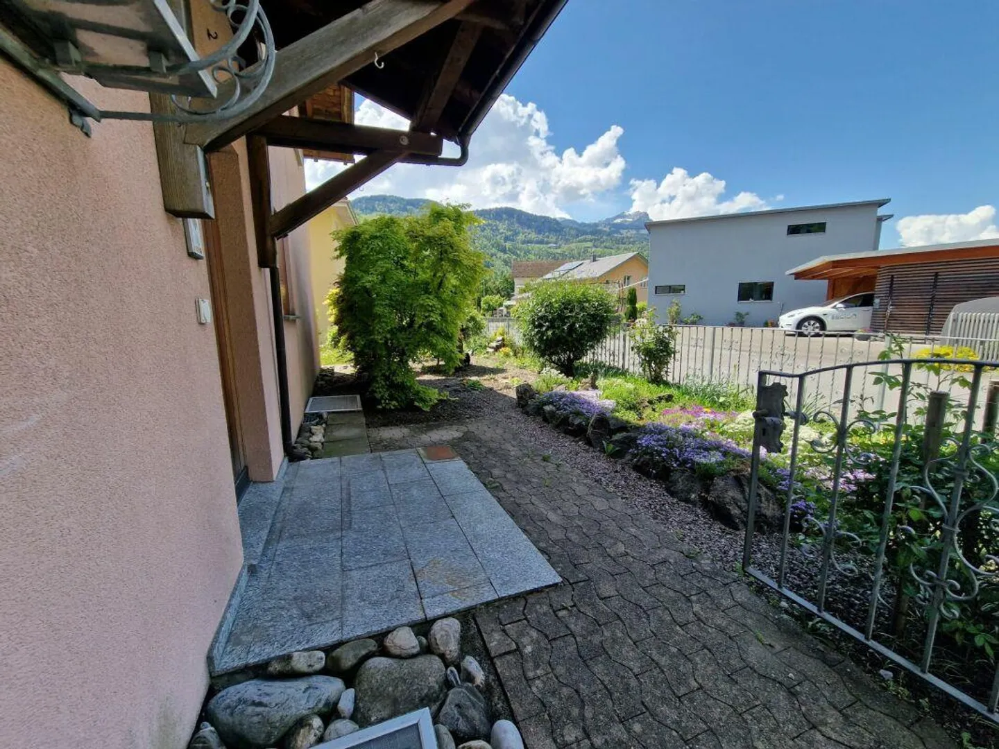 Ampia casa unifamiliare di 6,5 stanze con molto spazio esterno - Foto 6 di 16