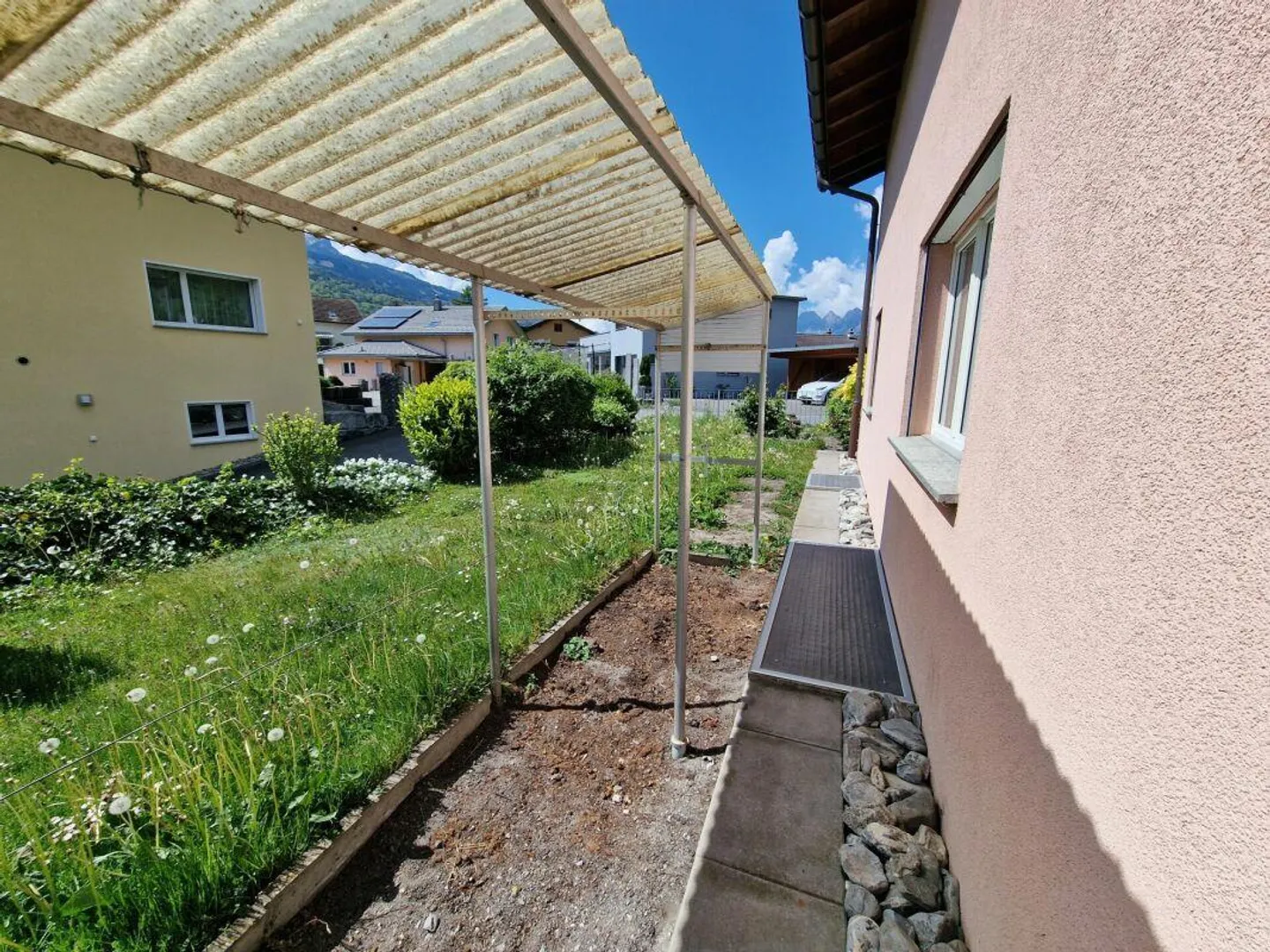 Ampia casa unifamiliare di 6,5 stanze con molto spazio esterno - Foto 8 di 16