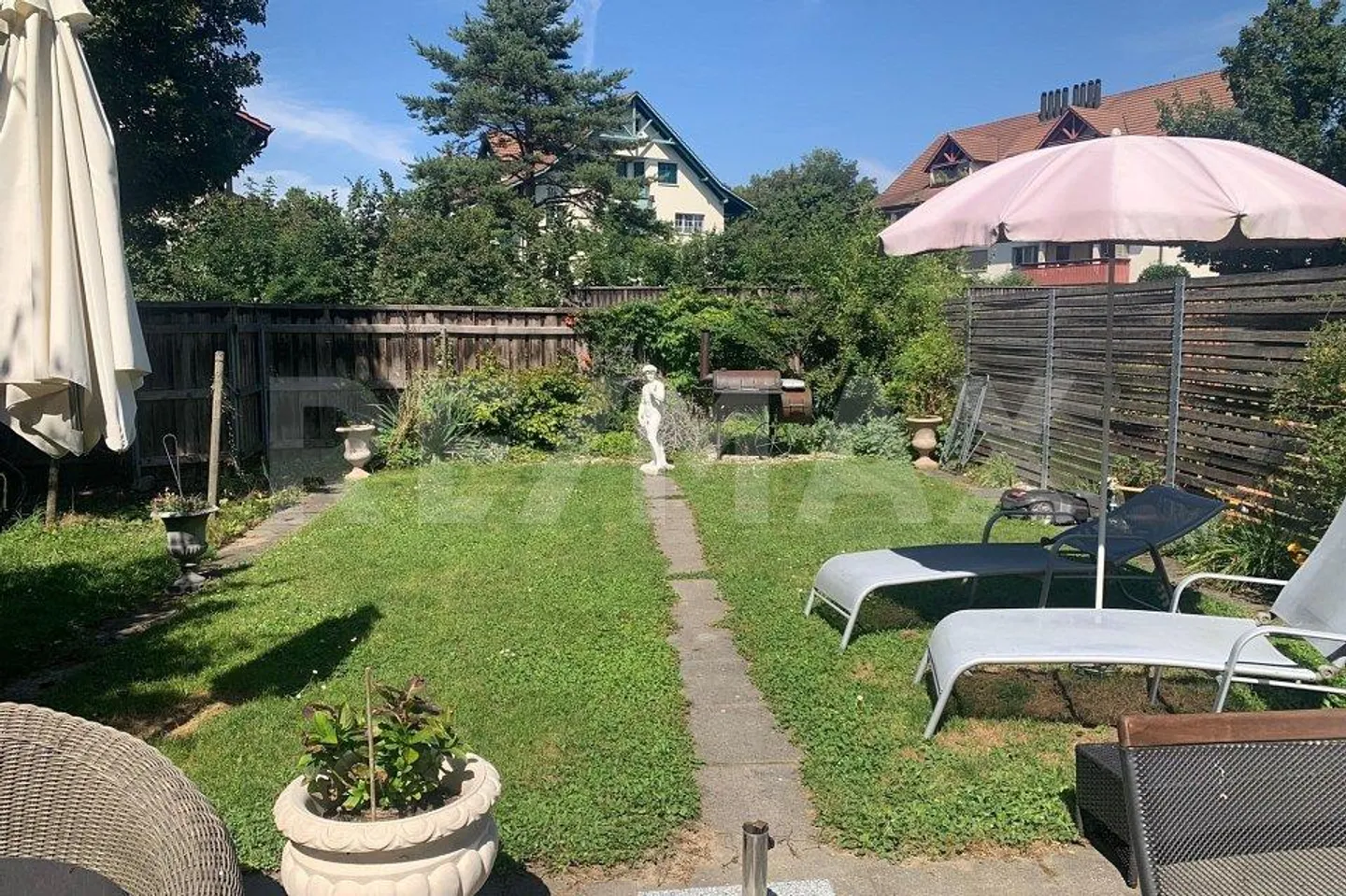 Spaziosa e affascinante casa unifamiliare di 6,5 stanze - Foto 2 di 8