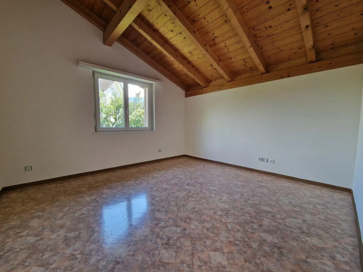 Ampia casa unifamiliare di 6,5 stanze con molto spazio esterno - Foto 12 di 16