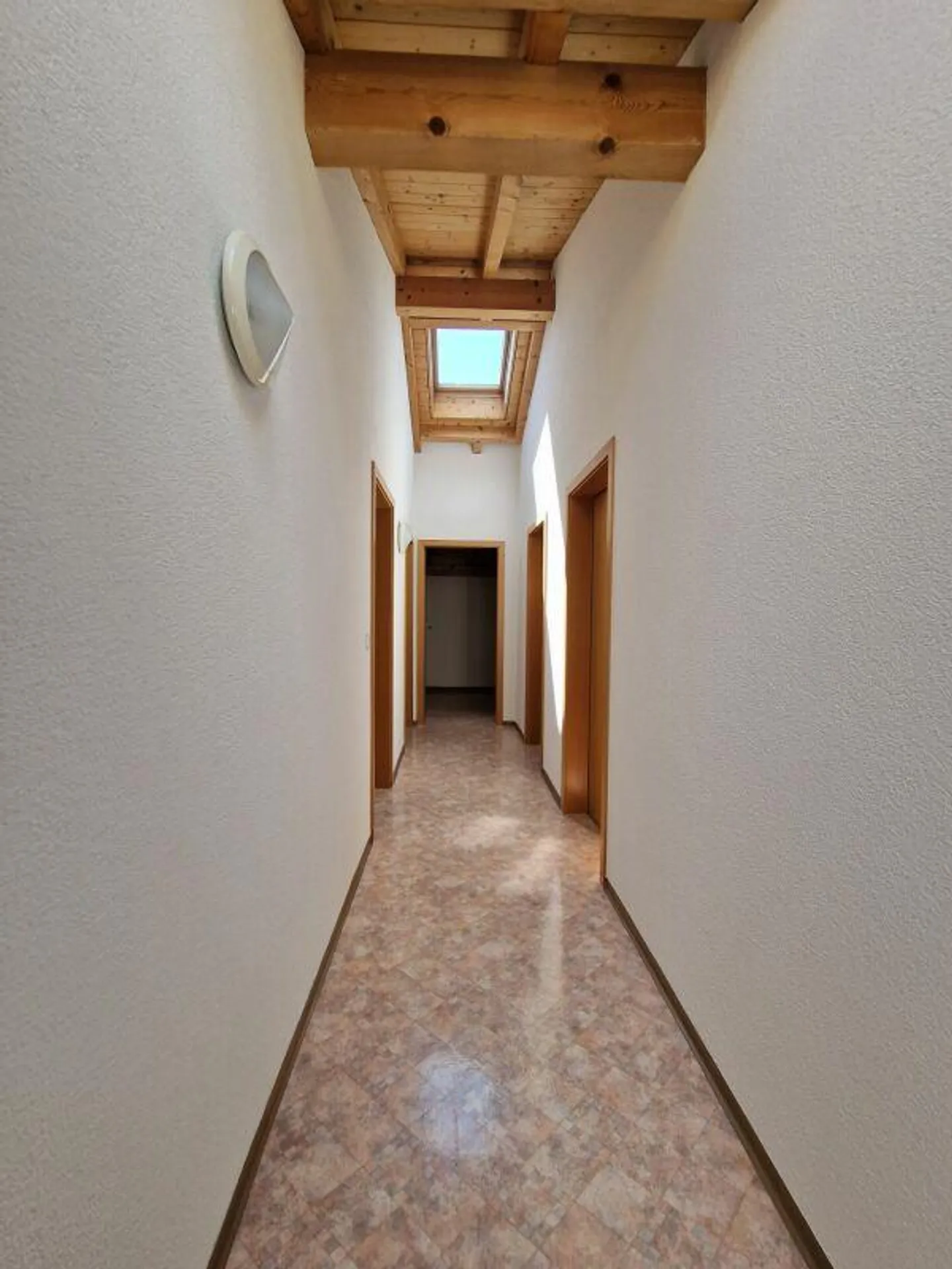 Ampia casa unifamiliare di 6,5 stanze con molto spazio esterno - Foto 13 di 16