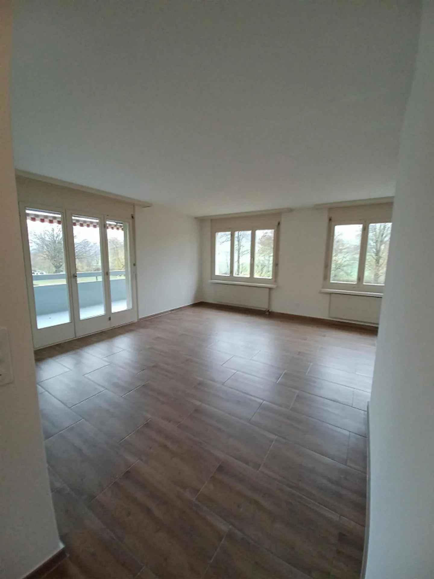BRIGHT AND SUNNY 4-ROOM APARTMENT WITH LARGE AND COVERED BALCONY - Photo 6 of 8